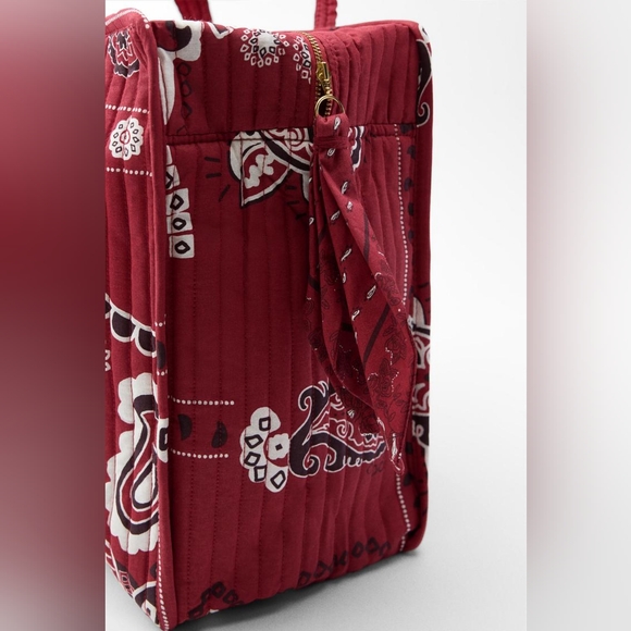 Zara Quilted Travel Bag - Picture 2 of 5